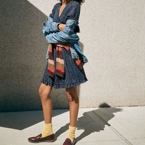 MADEWELL Flutter-Sleeve Ruffle-Hem Dress in Sugar Dot
Conditions: like new!